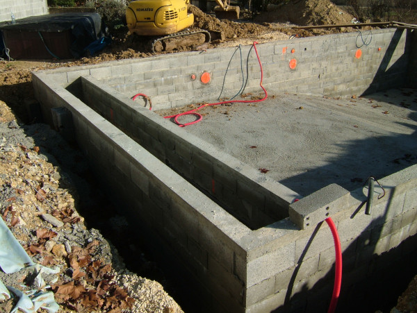Concrete block pool walls