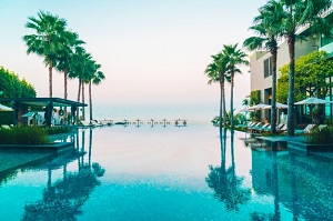 Large infinity edge hotel pool
